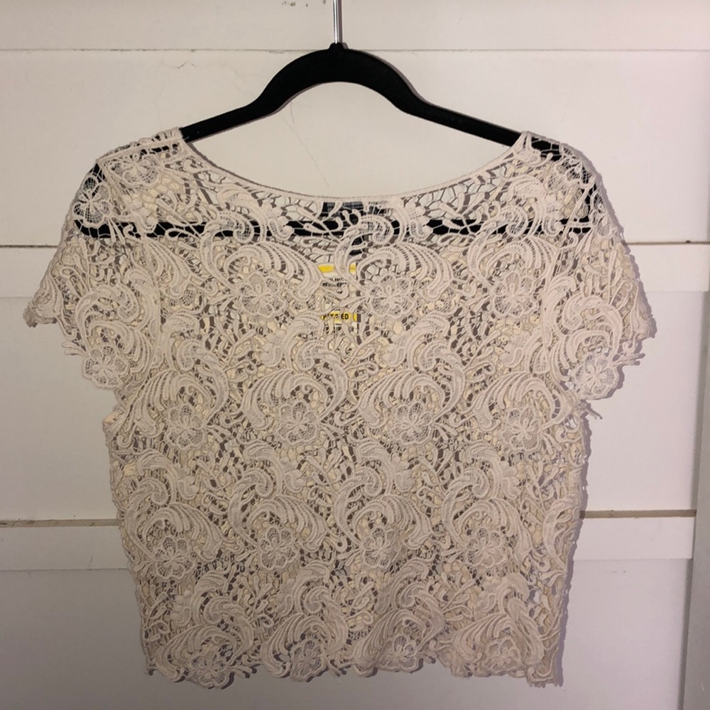 NWT. INC Medium Petite Doily Flower Pattern Shirt - Picture 4 of 5
